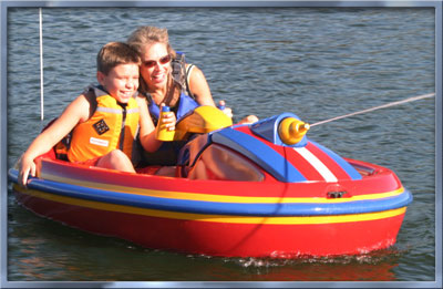 electric fun boat, escape fun boat, electric riding toys, electric powered toys, water toys for kids, water sport toys, water play toys, toys for water, water toys for boats, boat water toys, toys and water, electric powered boat, electric toy boat, small electric boat, plastic toy boat, fun water toys