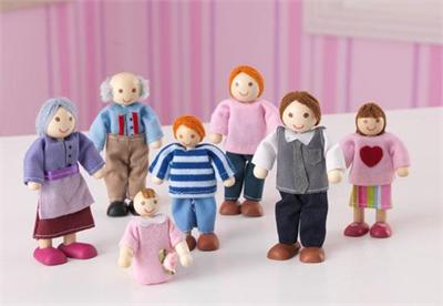 Caucasian Doll Family of 7