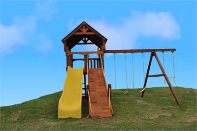 Design 1 – Wood Roof, Ladder, Ramp, Picnic Table